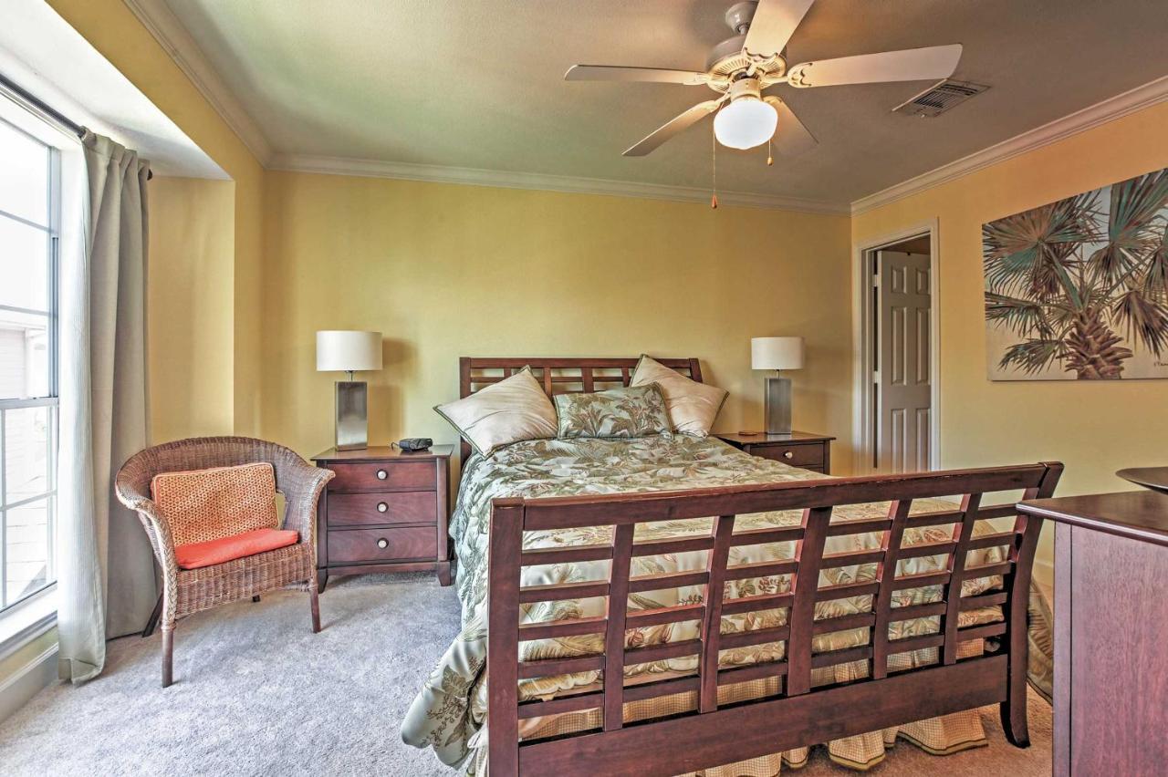 Colorful Galveston Retreat Steps From Beach And Pool Εξωτερικό φωτογραφία