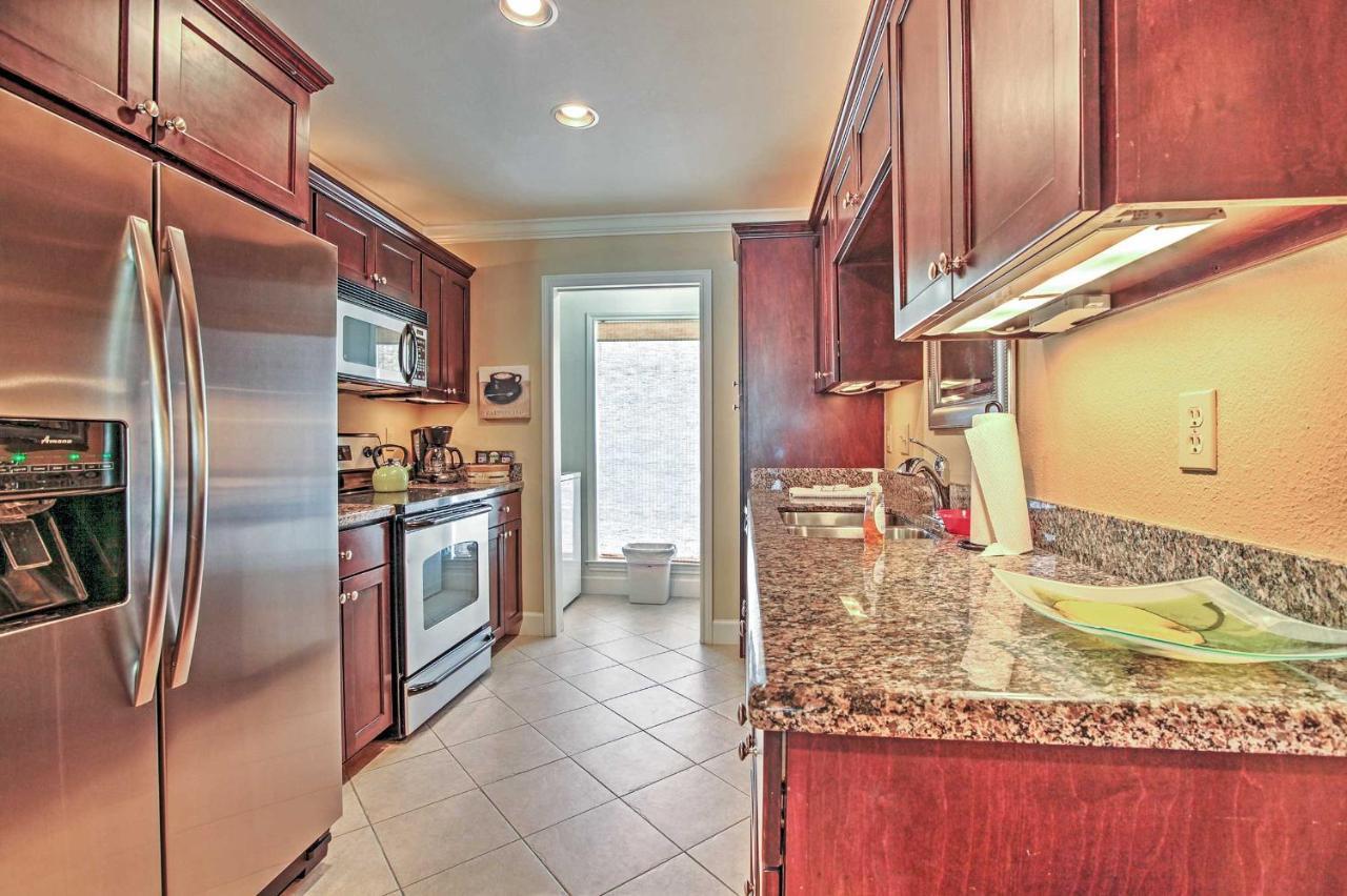 Colorful Galveston Retreat Steps From Beach And Pool Εξωτερικό φωτογραφία